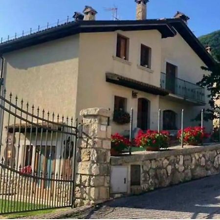 Vila A Due Passi Dai Lupi Civitella Alfedena Exteriér fotografie
